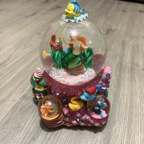 Disney The Little Mermaid Ariel “Under The Sea”Musical Snow Globe. Music Works - Picture 2 of 16